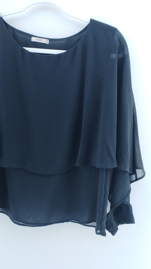 BLUSA NEGRA INEDITA T:42