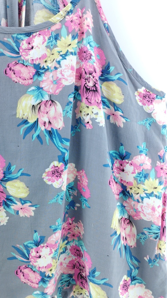 MUSCULOSA GRIS FLOREADA NUCREO T:M