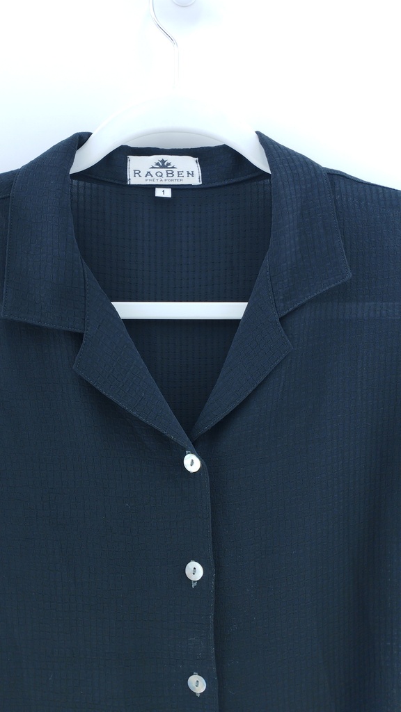 CAMISA NEGRA SIN MANGAS