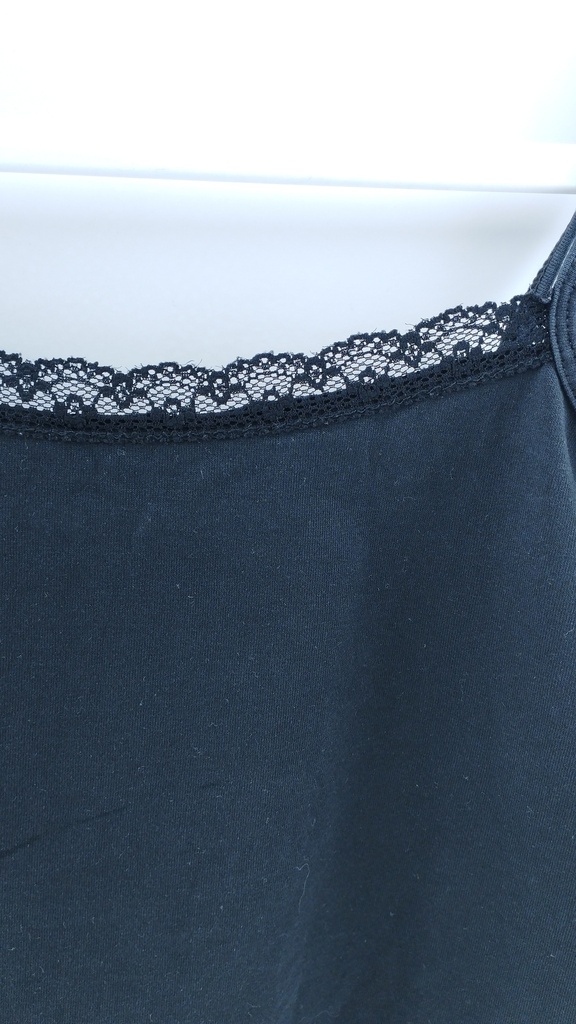 MUSCULOSA NEGRA BÁSICA MAXIMA T:40