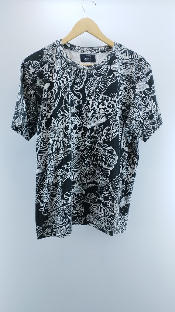 REMERA BLANCO NEGRO BERSHKA T:XL