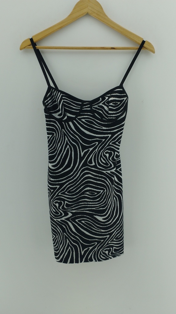 Vestido blanco y negro estilo "op art" ZARA T:S