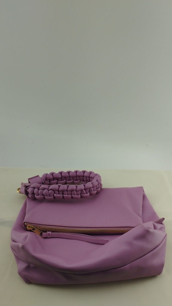 Sobre lila trenzado cierre dorado