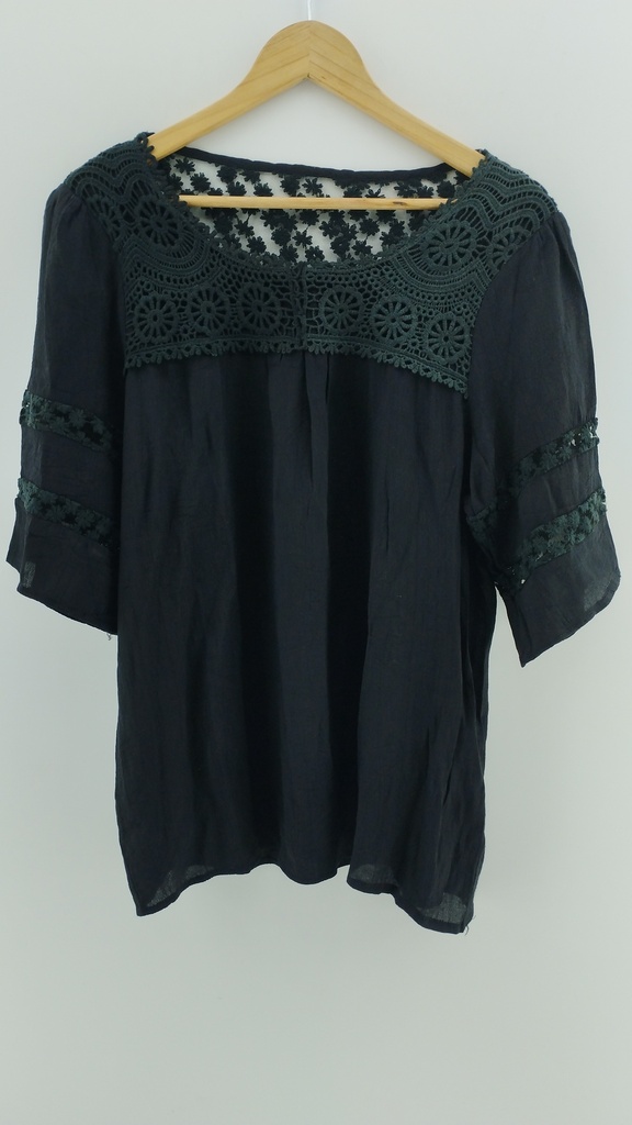 Blusa negra bordada y transparecia T:L