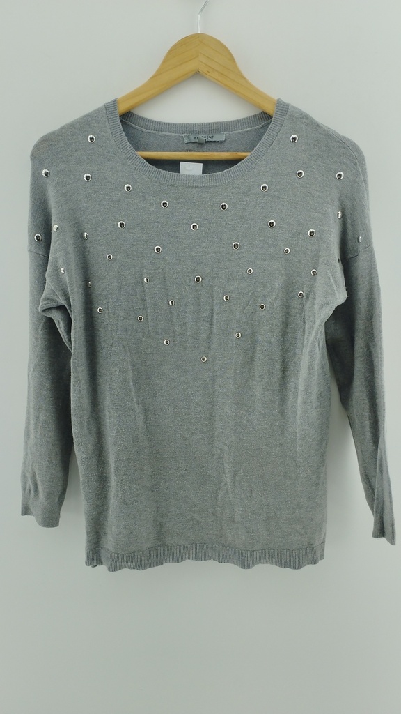 Sweter gris tachas plateadas BASEMENT T:S
