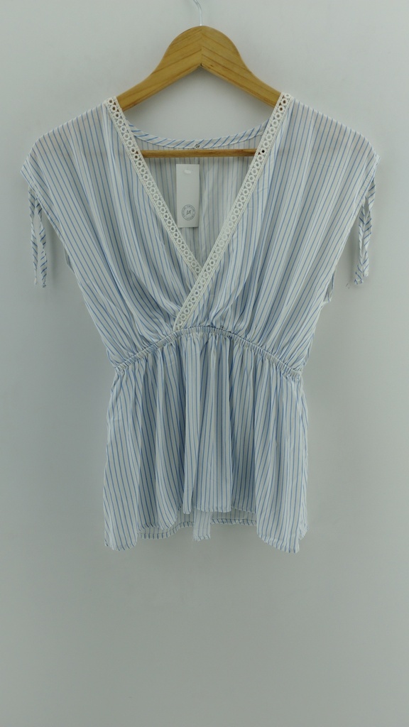 Blusa rayas blancas y celeste escote en v  T:M