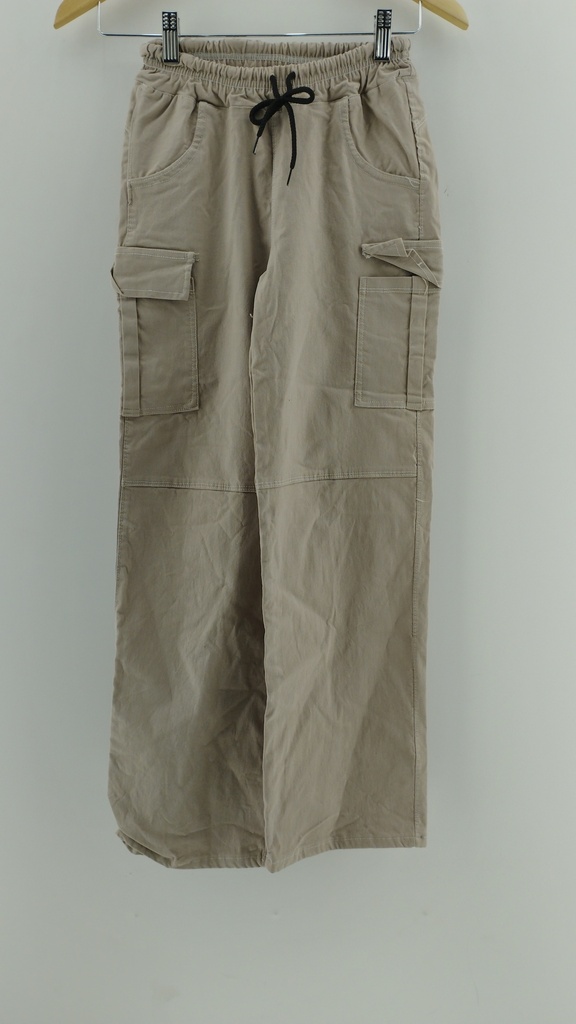 Pantalón beige cargo T:40