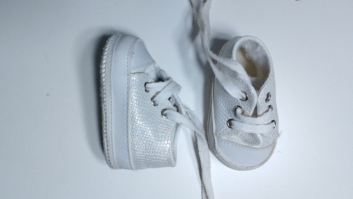 [P01678-03] ZAPATILLAS PLATEADO Otras marcas T:16