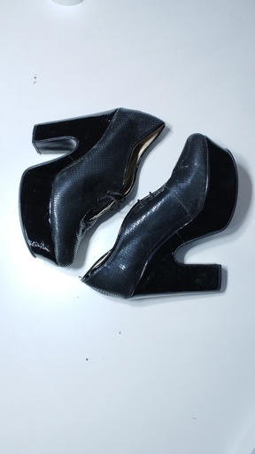 [P01810-10] BOTAS NEGRO T:38