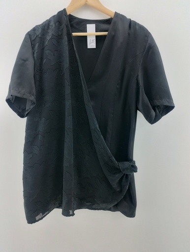 [P04845-12] Blusa negro flores T:3