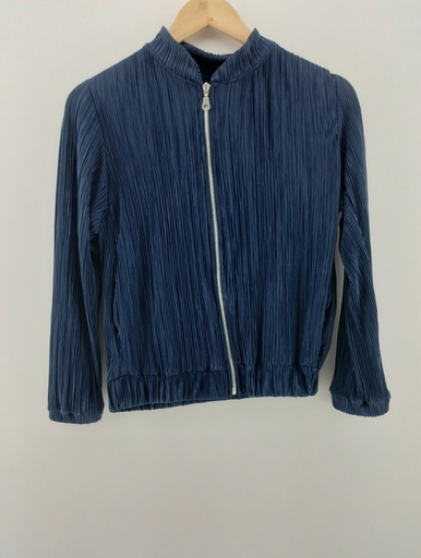 [P04884-4] Campera azul tela liviana plisada T:M